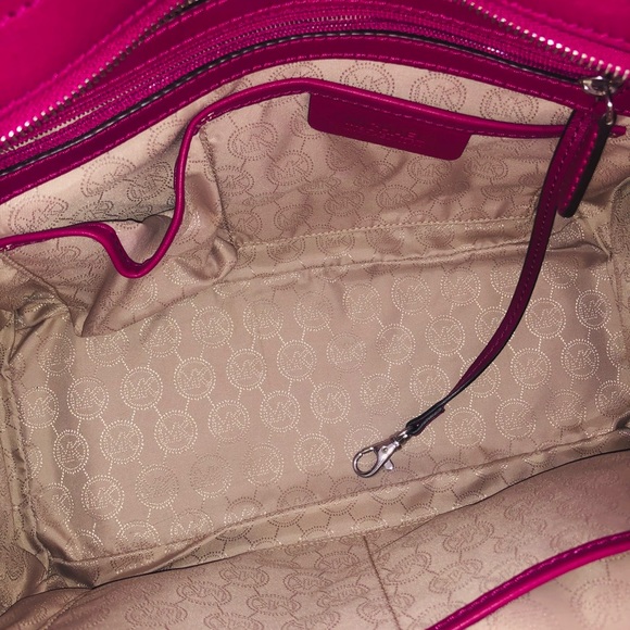 ❤️SOLD❤️🎉🎉🎉HOST PICK💕💕🎉🎉Michael Kors Selma Quilted Satchel Pink - Picture 16 of 16
